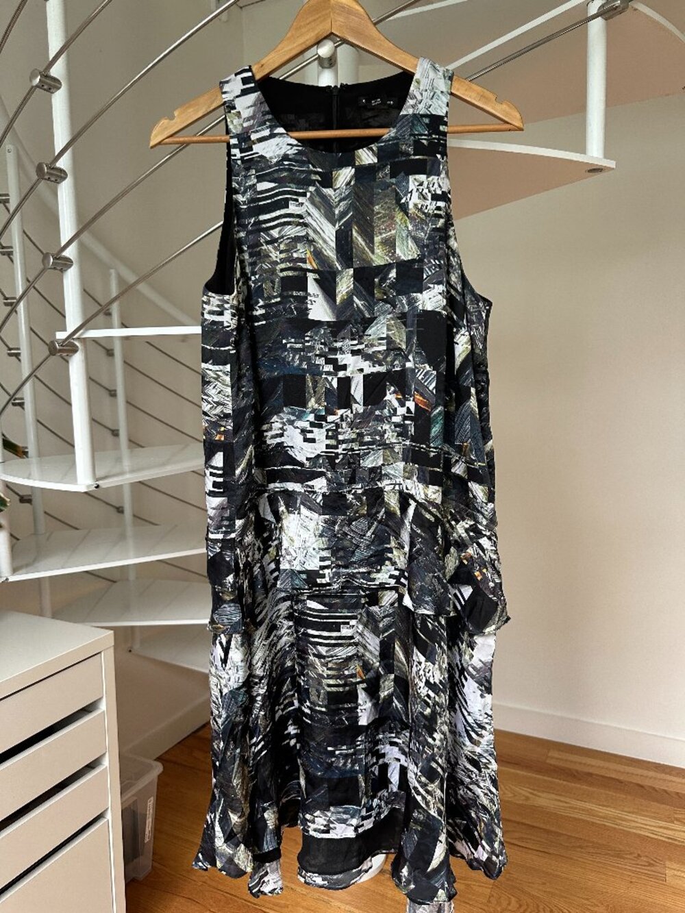 Club Monaco - 100% Silk - Abstract Print Ruffle Midi Dress - Size 10